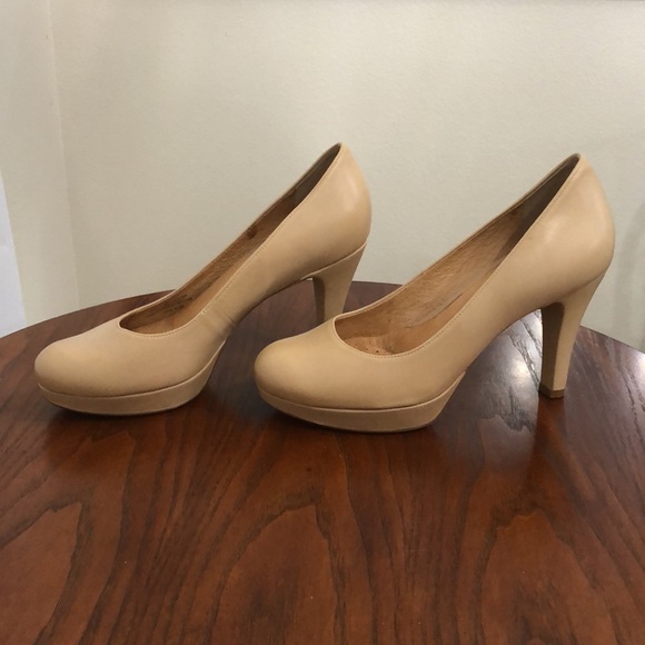 Nurture Tan heels. - Picture 2 of 15